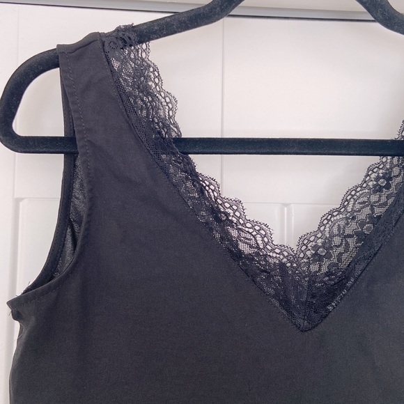 SHEIN V-neck Camisole with Lace Trim | Size XS - Picture 2 of 4